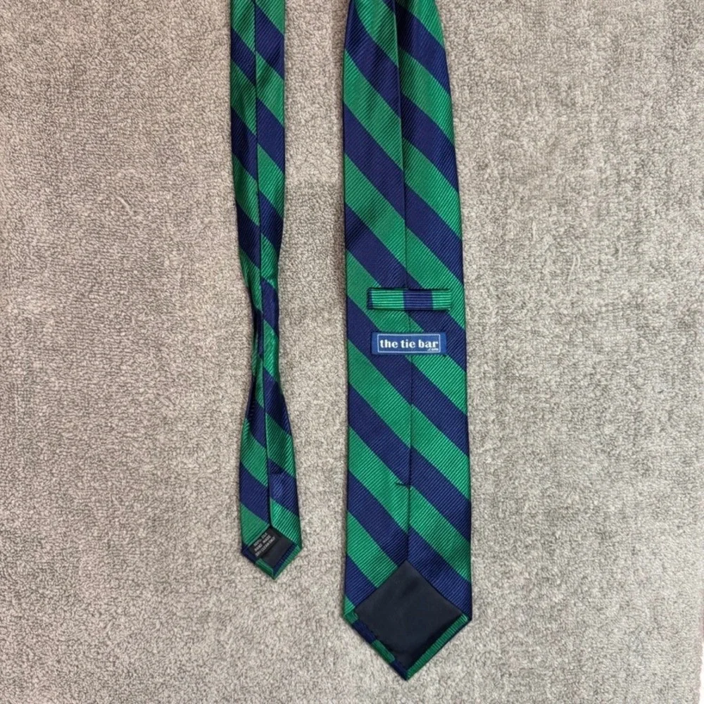 The Tie Bar Mens Silk Necktie Navy Blue Green Diagonal Striped Ribbed Silk Tie